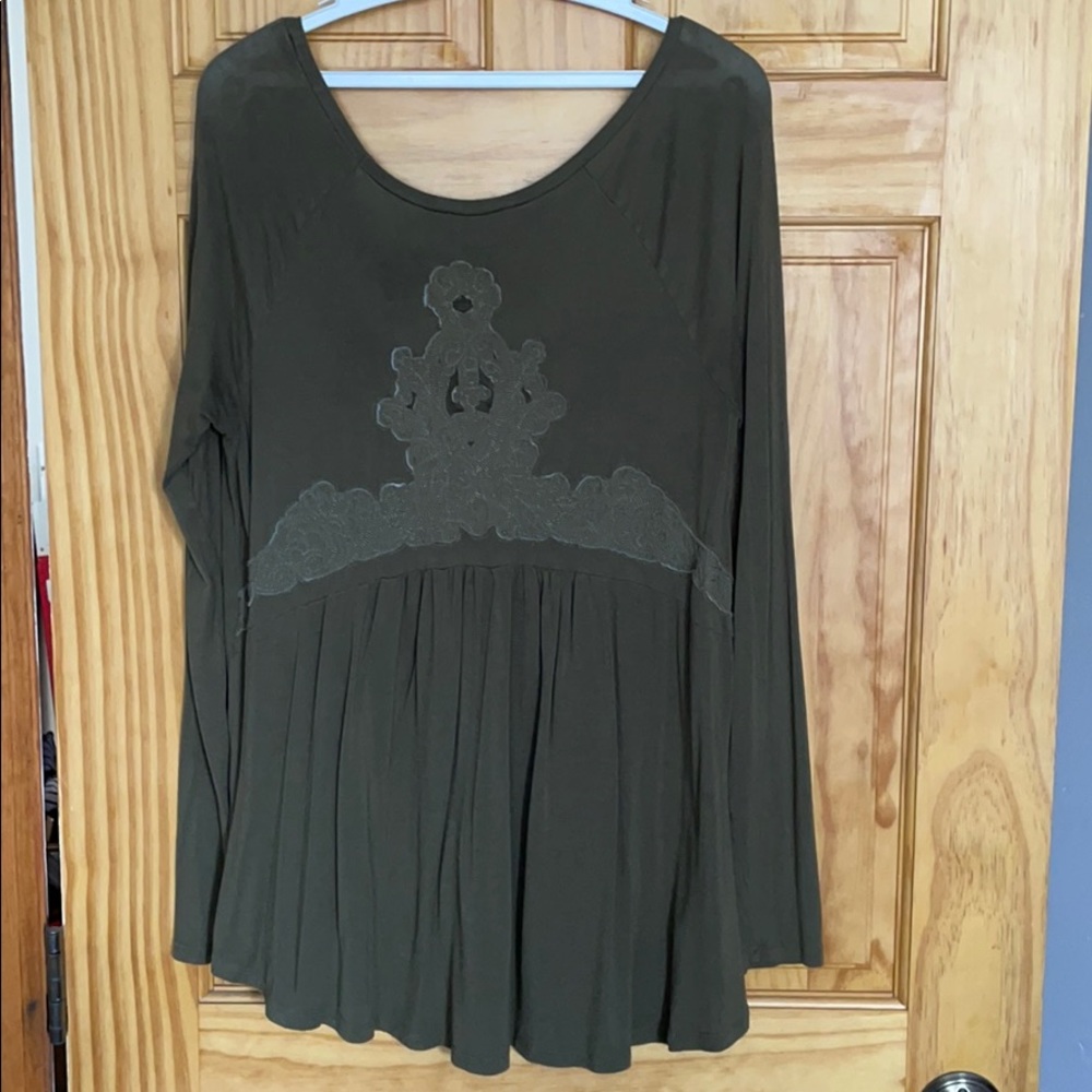Long sleeve tee with detailing on back